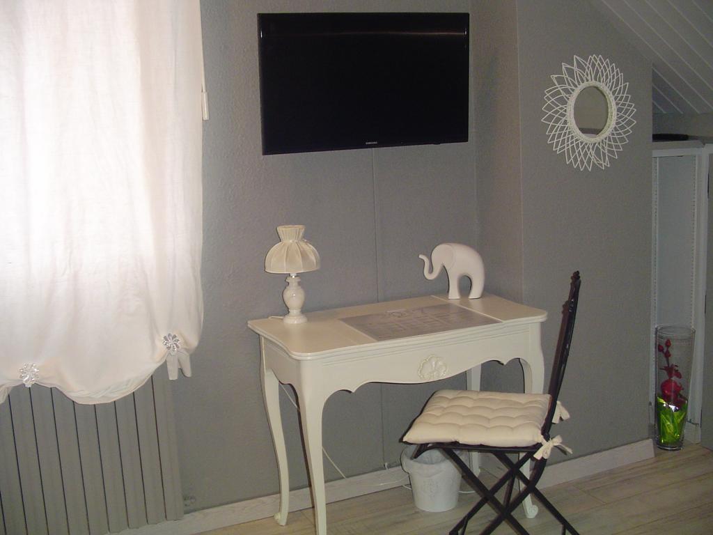 Chambre Crescia Vernouillet  ภายนอก รูปภาพ