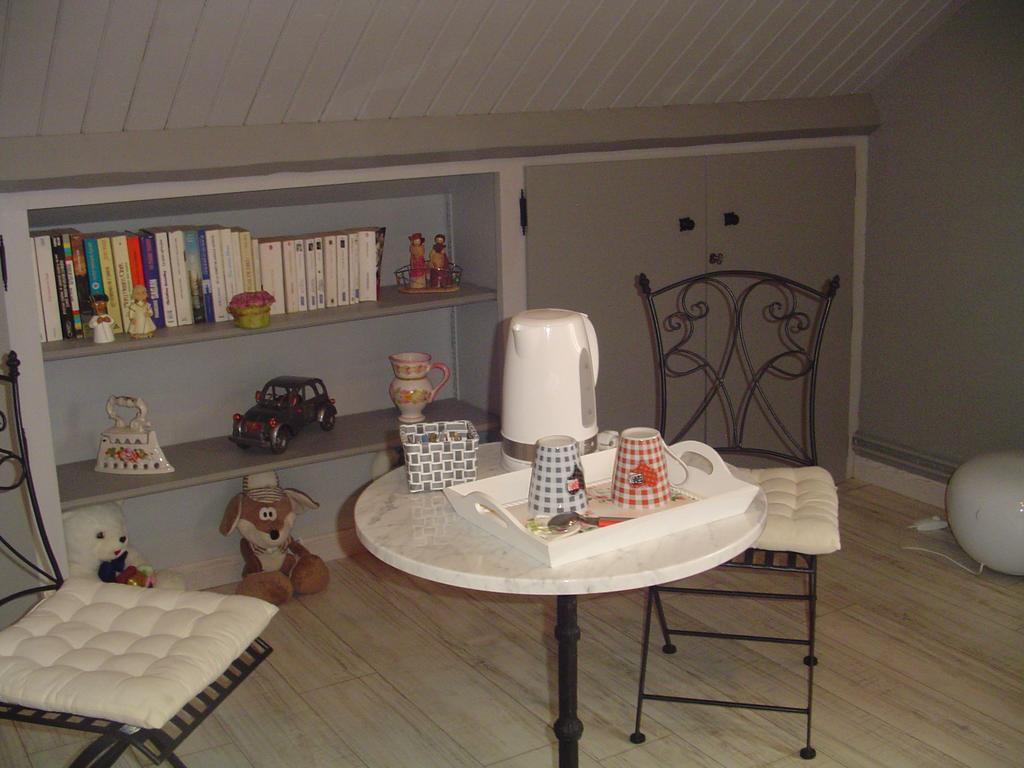 Chambre Crescia Vernouillet  ภายนอก รูปภาพ